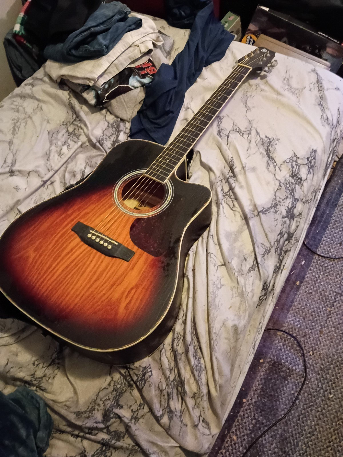 Sunburst Dreadnought Acoustic Guitar 6-String Right-Handed Spruce w/ Strap Sunburst Dreadnought Acoustic Guitar 6-String Right-Handed Spruce w/ Strap