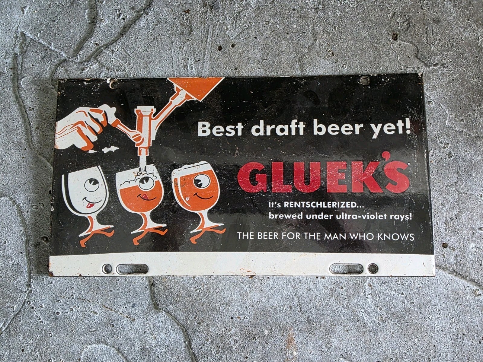 VINTAGE GLUEK\'S BEST DRAFT BERET YET PORCELAIN SIGN. 10.5\