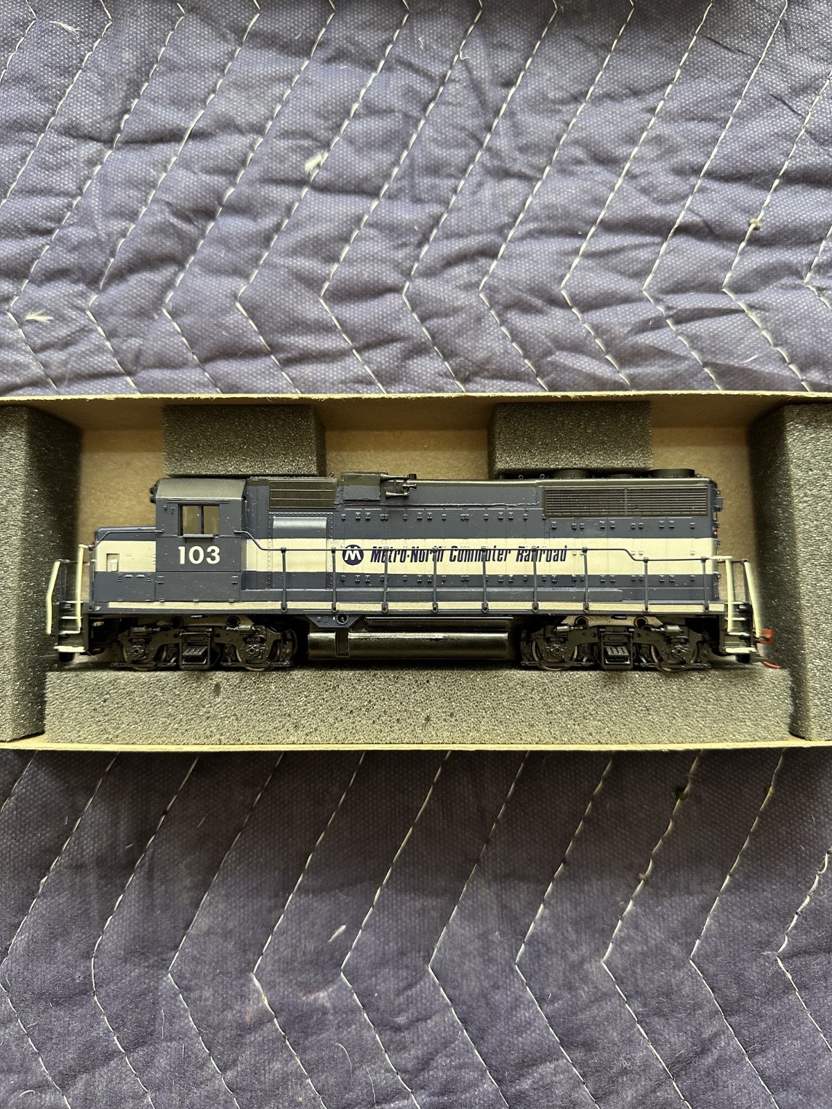 Athearn HO Custom Metro North GP35 #103 DC Athearn HO Custom Metro North GP35 #103 DC