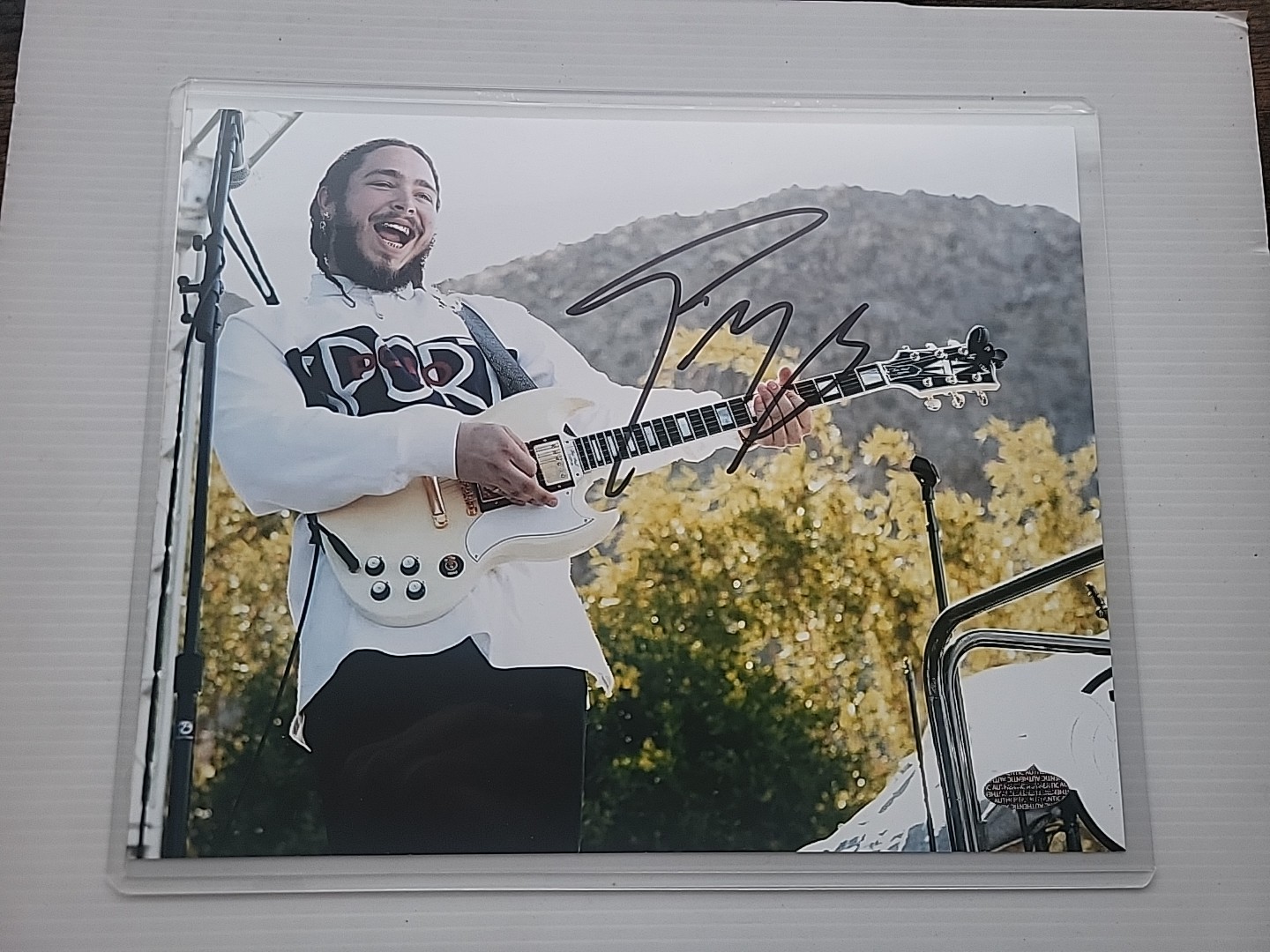 POST MALONE Hand-Signed Autographed 8x10 Photograph W/COA (Singer & Entertainer) POST MALONE Hand-Signed Autographed 8x10 Photograph W/COA (Singer & Entertainer)