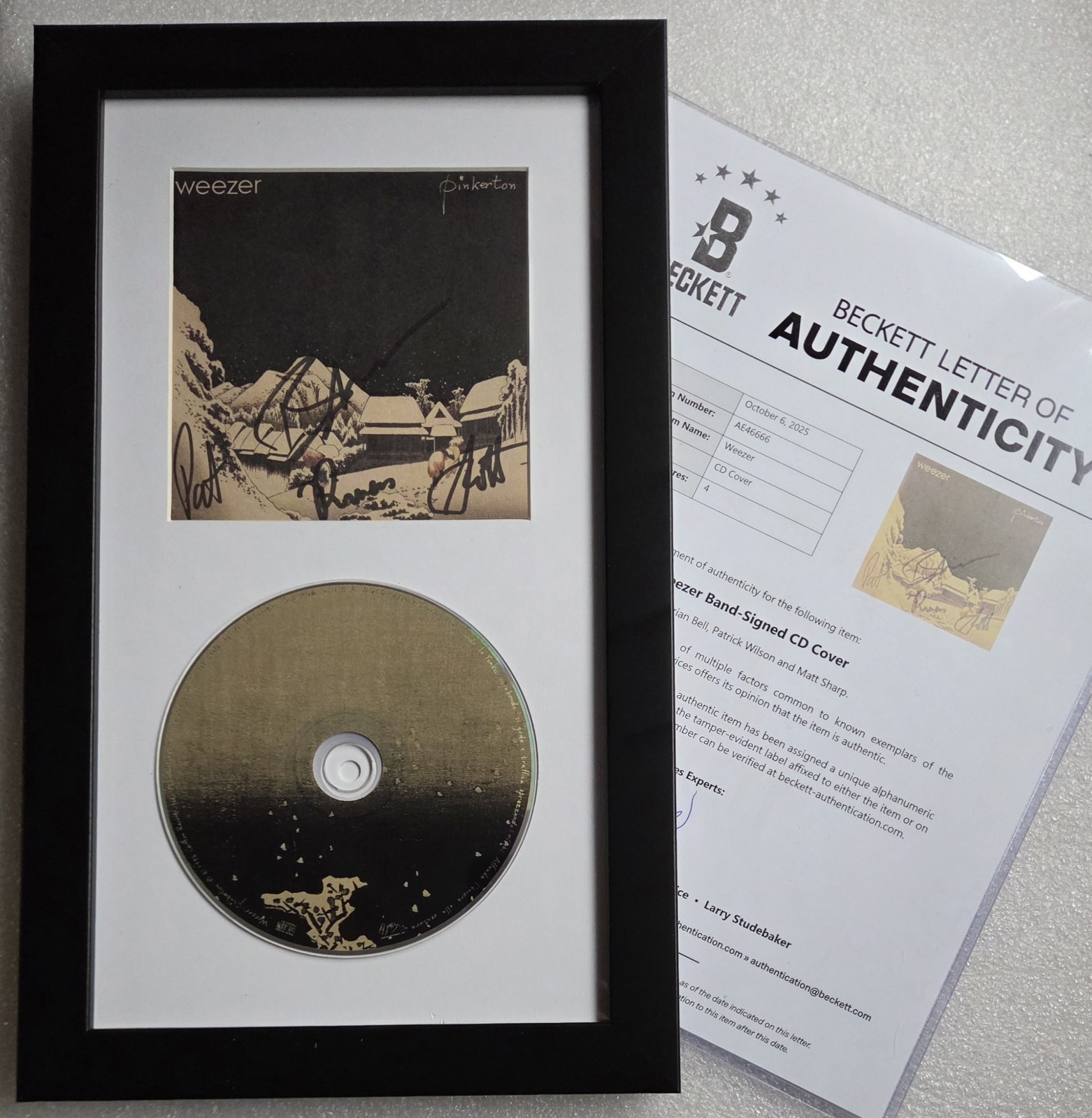WEEZER AUTOGRAPHED CD DISPLAY BECKETT BAS LOA SIGNED RIVER CUOMO PRESENT GIFT