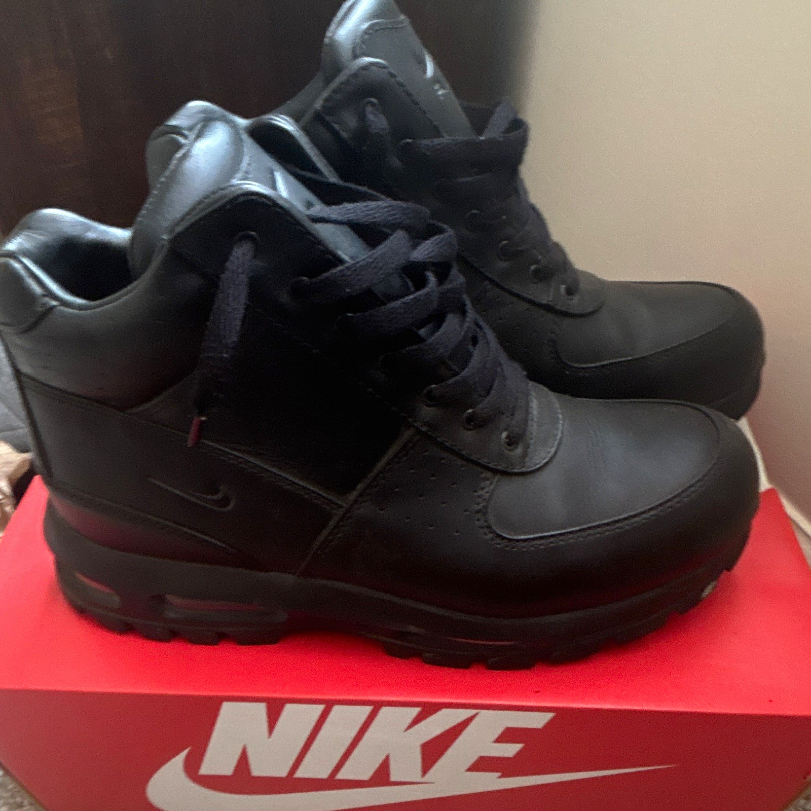 Nike ACG Men\'s Black Mid-Top Lace-Up Athletic Sneakers Rubber Sole