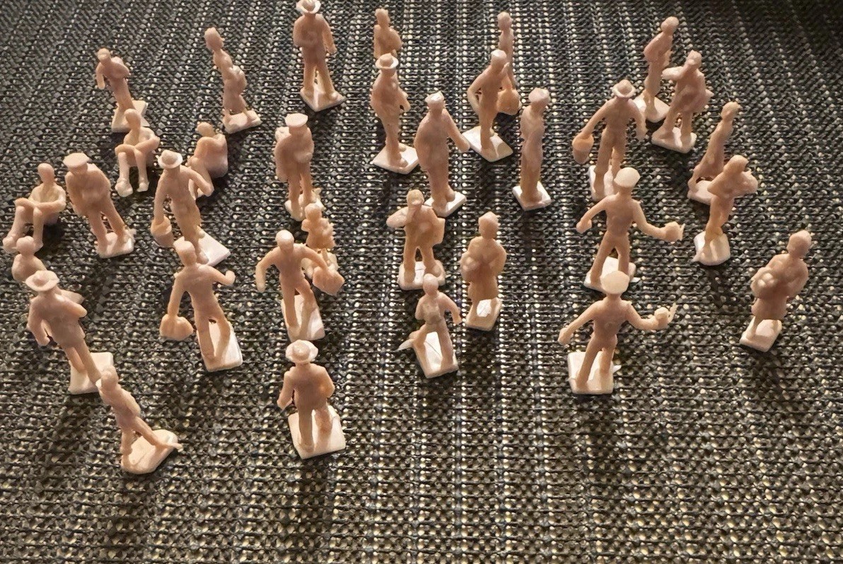 Plasticville Unpainted People Set Of 32 New Plasticville Unpainted People Set Of 32 New