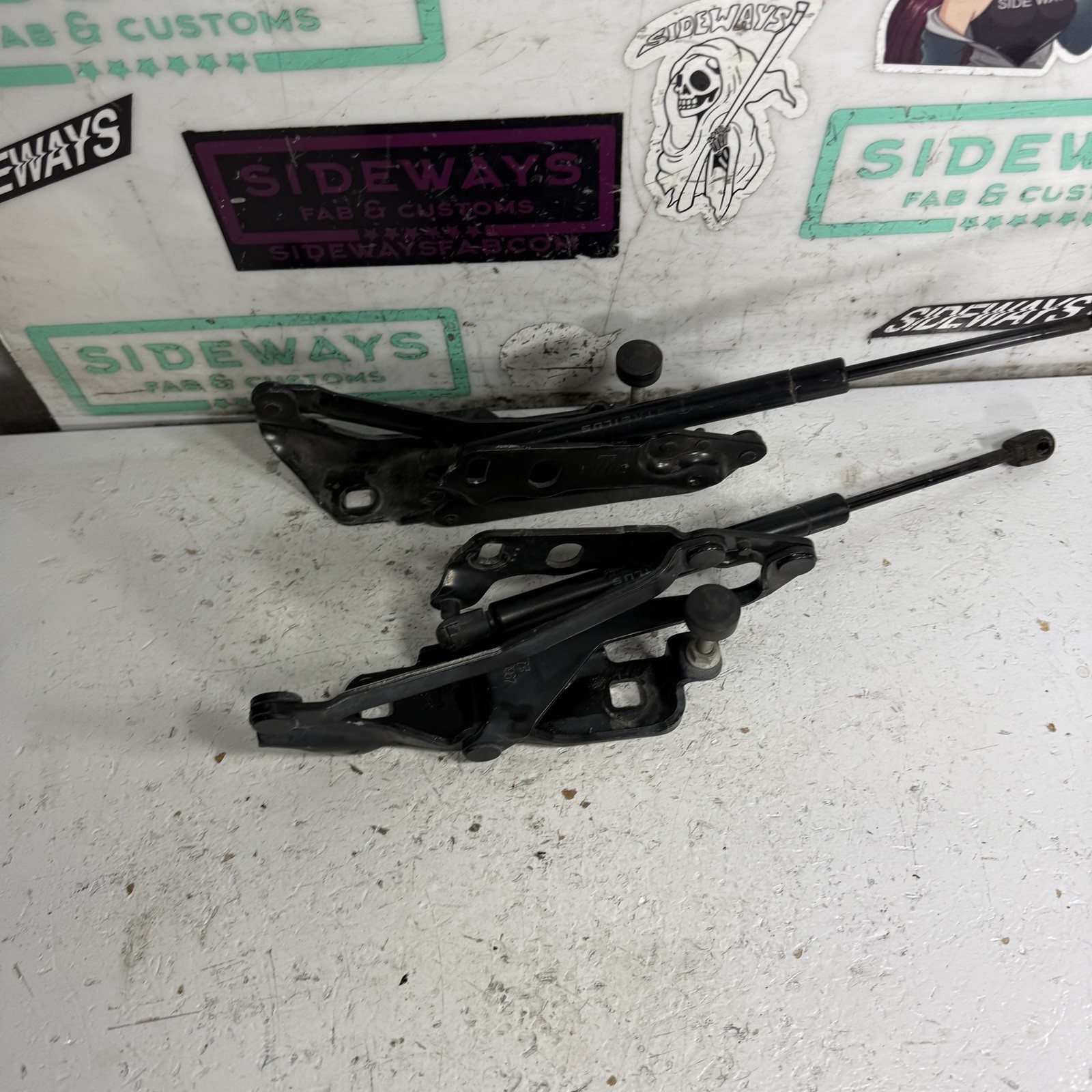 97-04 Chevy Corvette Front Hood Hinges & Struts Left Right Pair C5