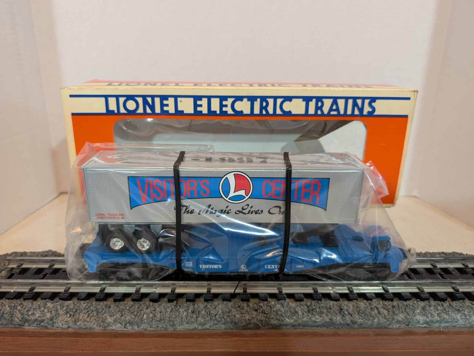 Lionel 6-19948 Visitor Center Flatcar with Trailer ~NOS~ Lionel 6-19948 Visitor Center Flatcar with Trailer ~NOS~