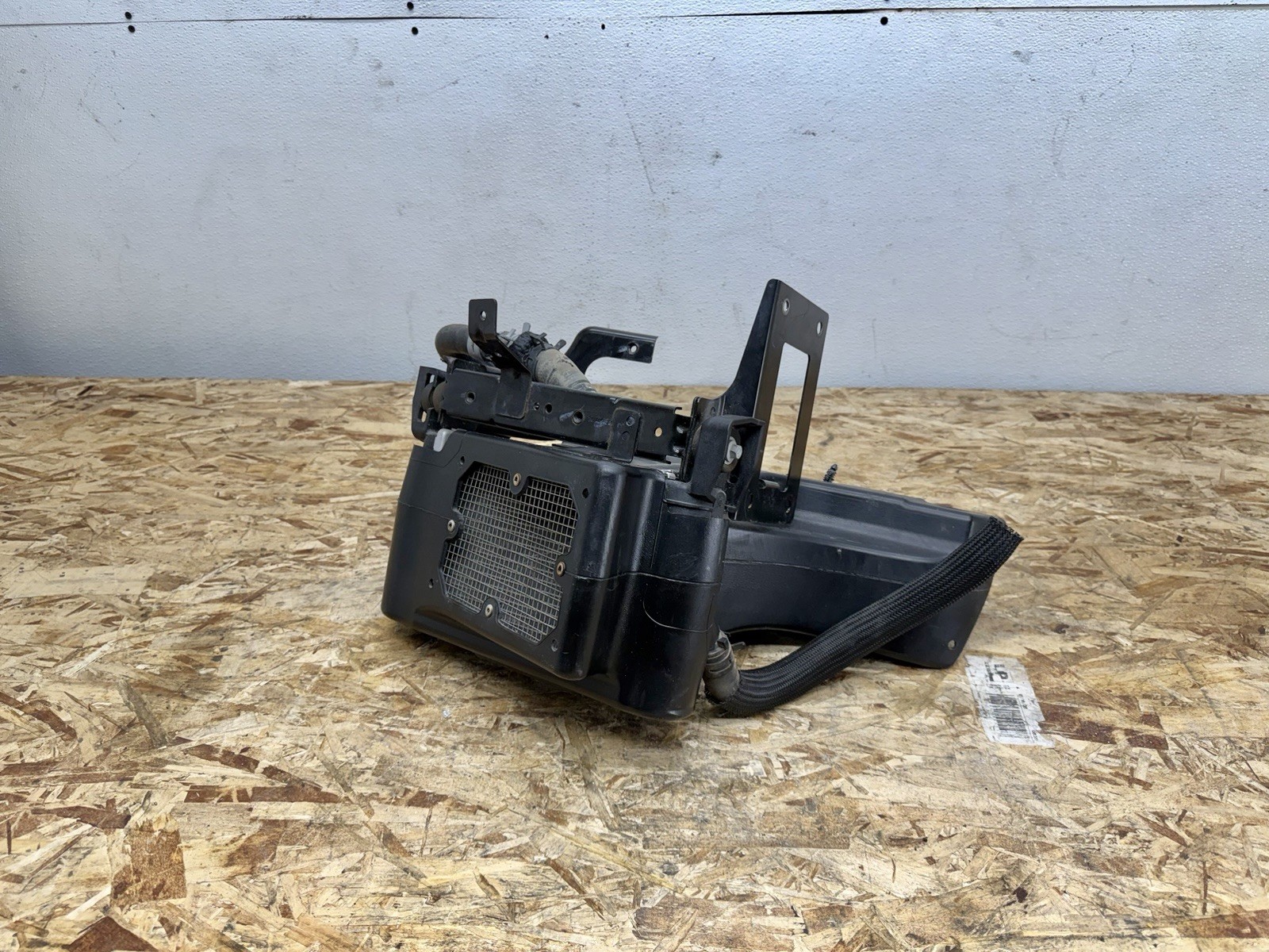 15-23 DODGE CHARGER SRT HELLCAT FRONT LEFT AUXILIARY COOLER ASSEMBLY OEM