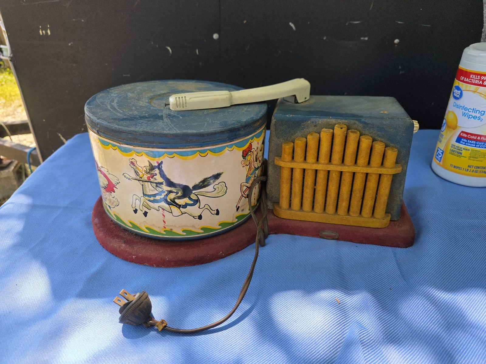 Vintage Merry-Go-Sound Music Box Carousel Horse Electric 1940\'s Record Player