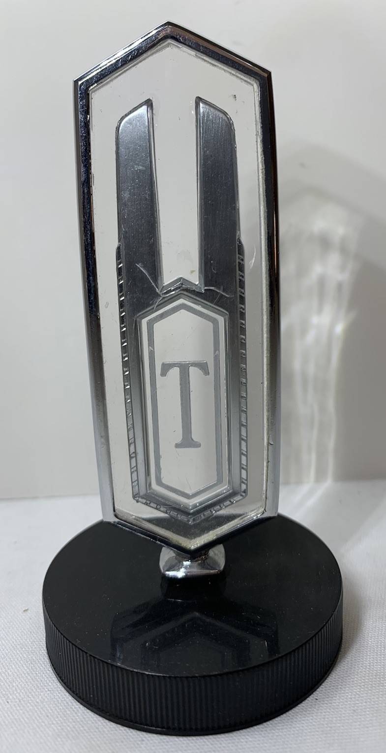 VINTAGE 1974 75 OLDSMOBILE TORNADO HOOD ORNAMENT PINS OEM GM ‘T’