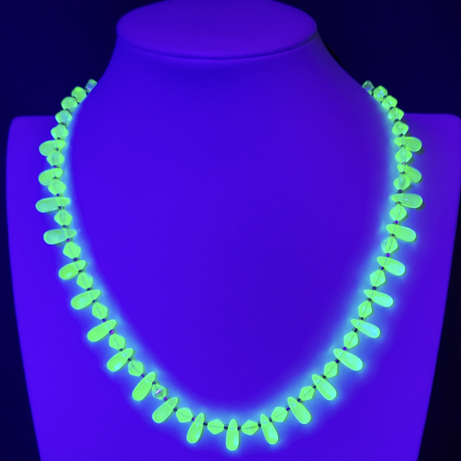 Uranium Glass Necklace 18\'\' Vaseline Yellow Czech Vintage Beads Women`s Jewelry
