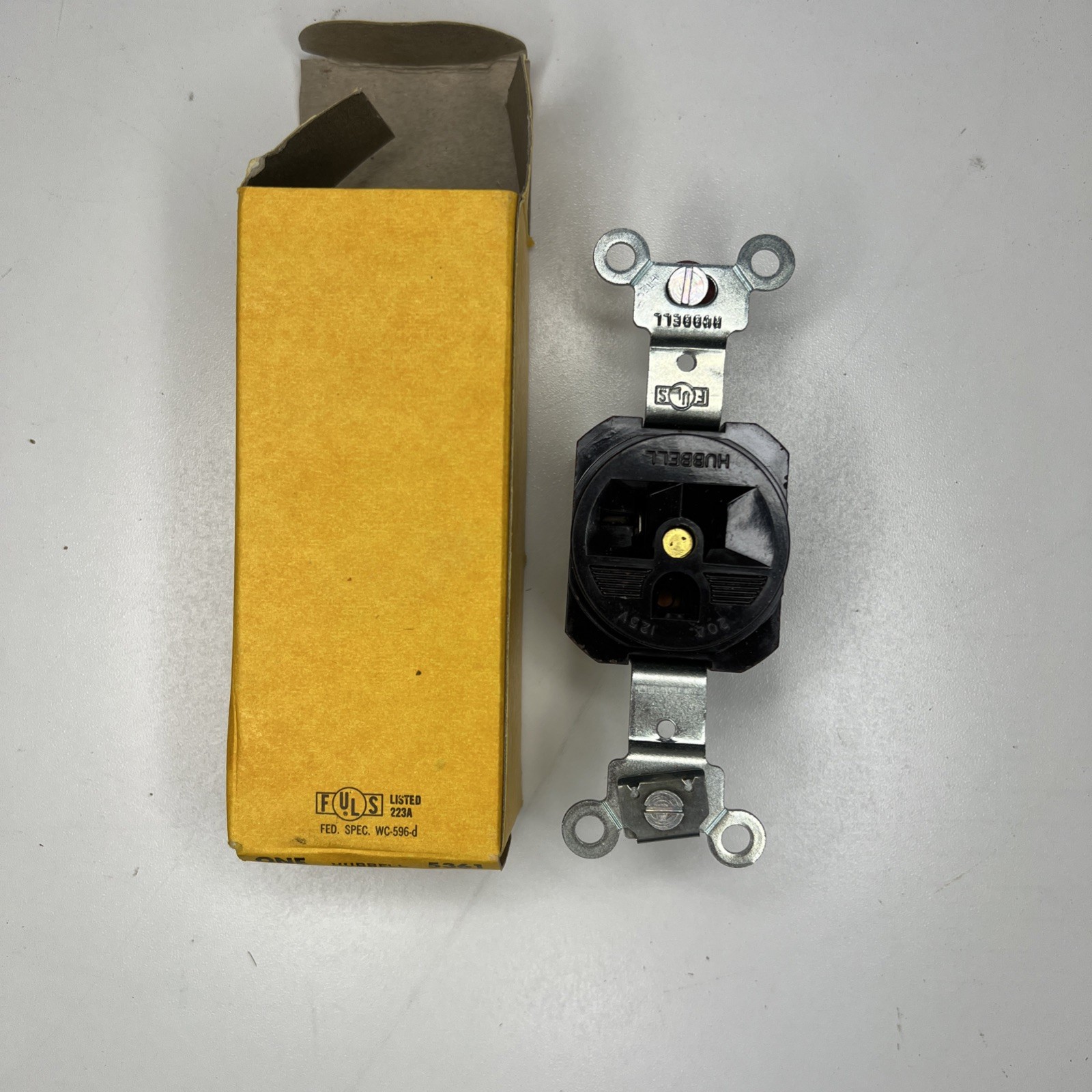 HUBBELL 5361 One 3 Wire Single Grounding 20a 125V  HUBBELL 5361 One 3 Wire Single Grounding 20a 125V 