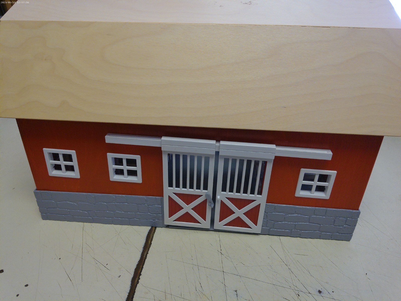 Schleich Red Barn for horses and farm animals with removable roof 2007 version