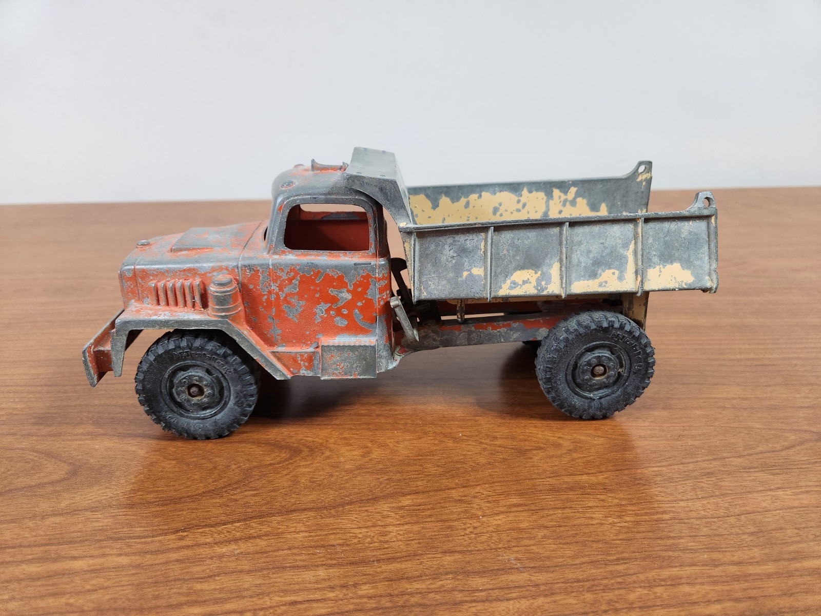 Vintage 1950s Hubley Kiddie-Toy #801  Dump Truck For Parts Or Restoration
