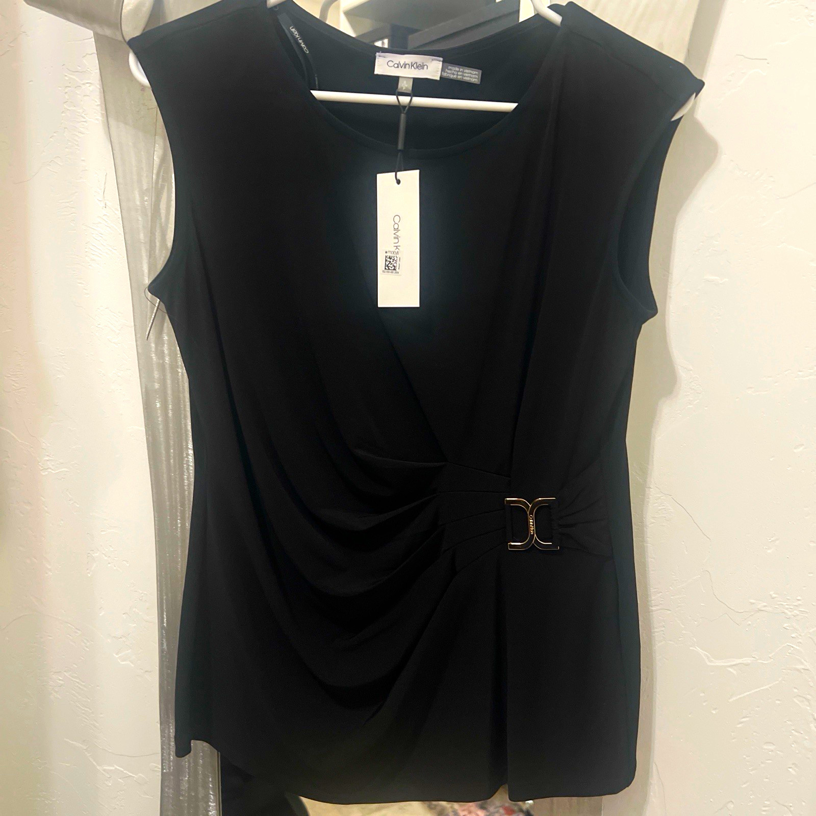 Calvin Klein Women\'s Black Sleeveless V-Neck Blouse Logo Accent Pullover S