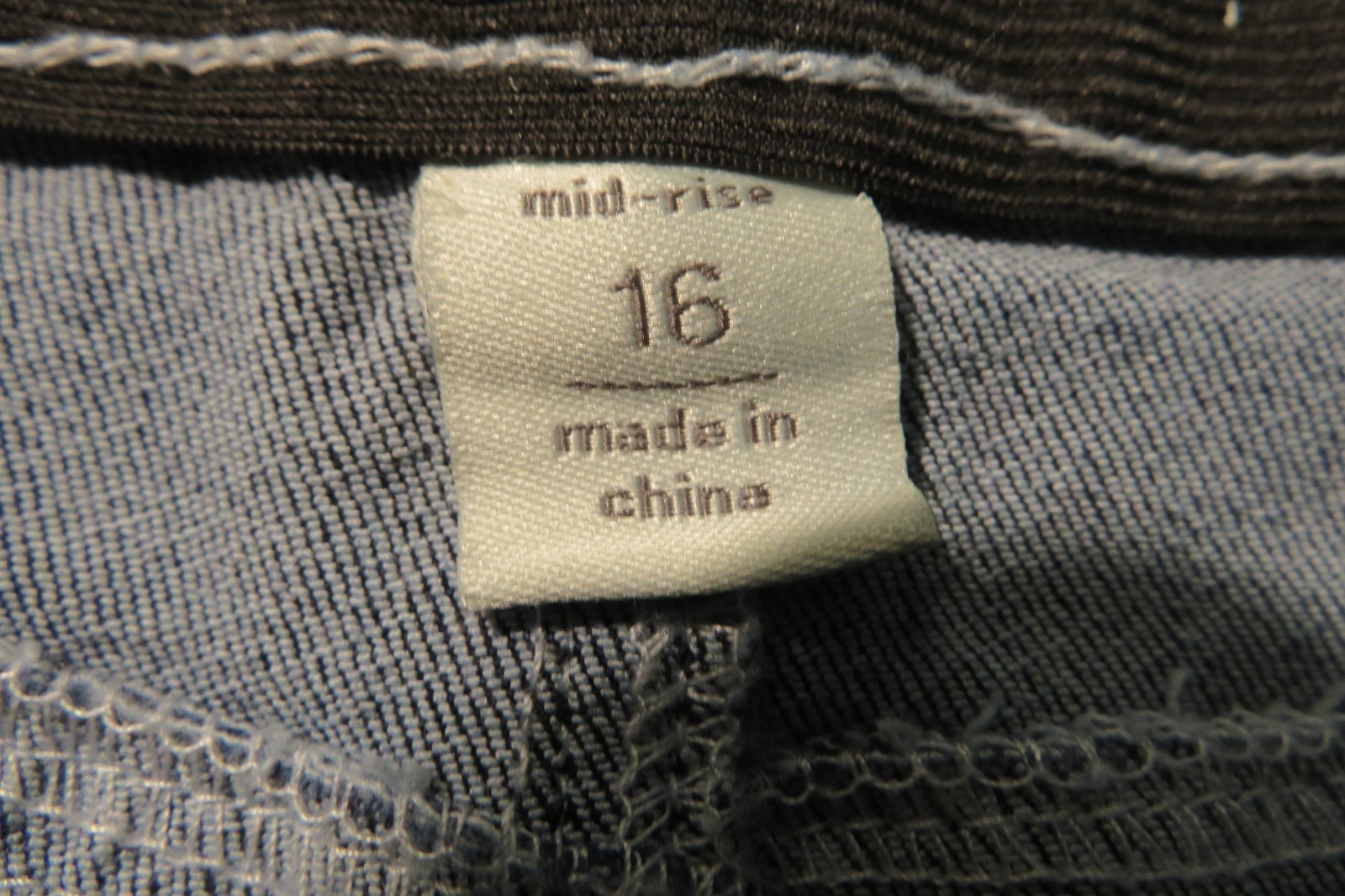 Cato SuperFlex Mid- Rise Denim NWT Size 16 Cato SuperFlex Mid- Rise Denim NWT Size 16