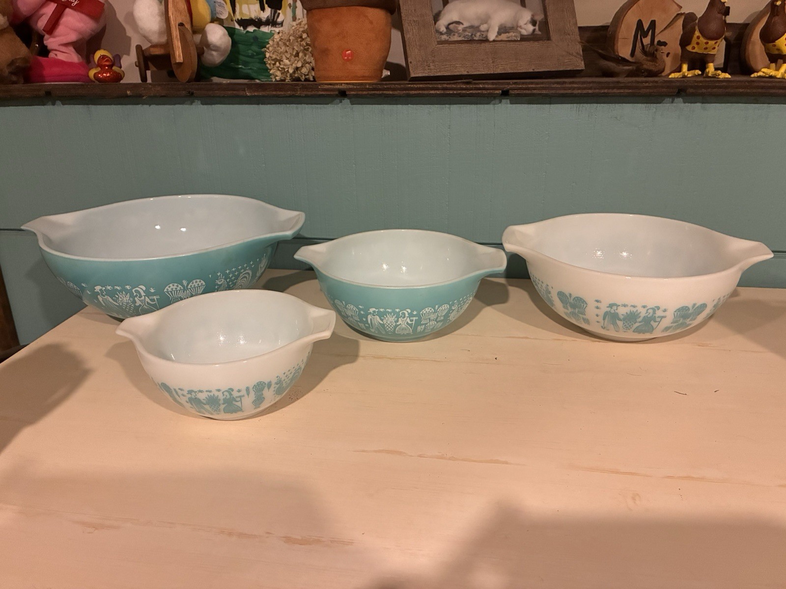 Vintage 4 Pyrex Amish Butterprint Cinderella Nesting Bowls Turquoise White Set Vintage 4 Pyrex Amish Butterprint Cinderella Nesting Bowls Turquoise White Set