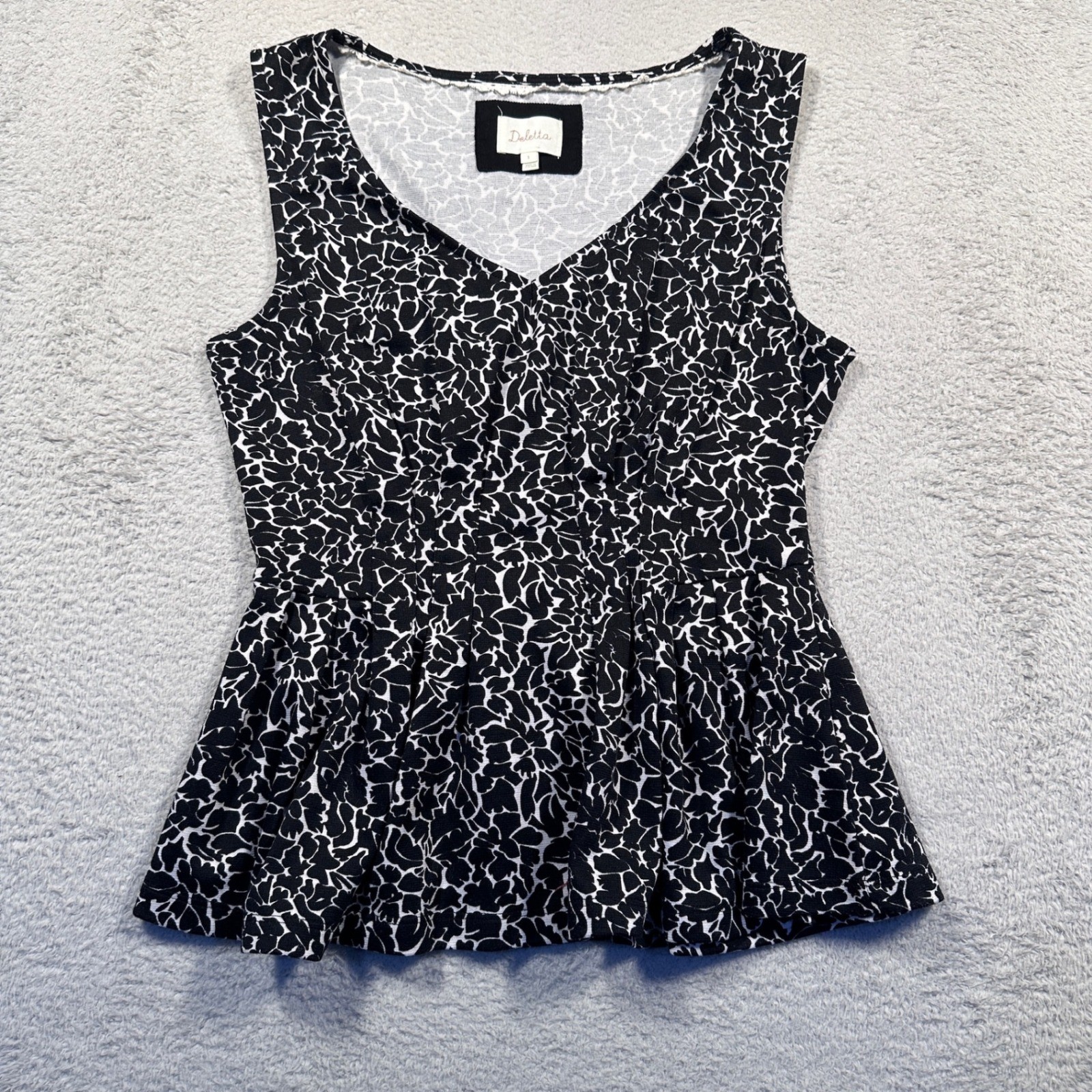 Deletta Anthropologie Black White Sleeveless V Neck Top - Size S