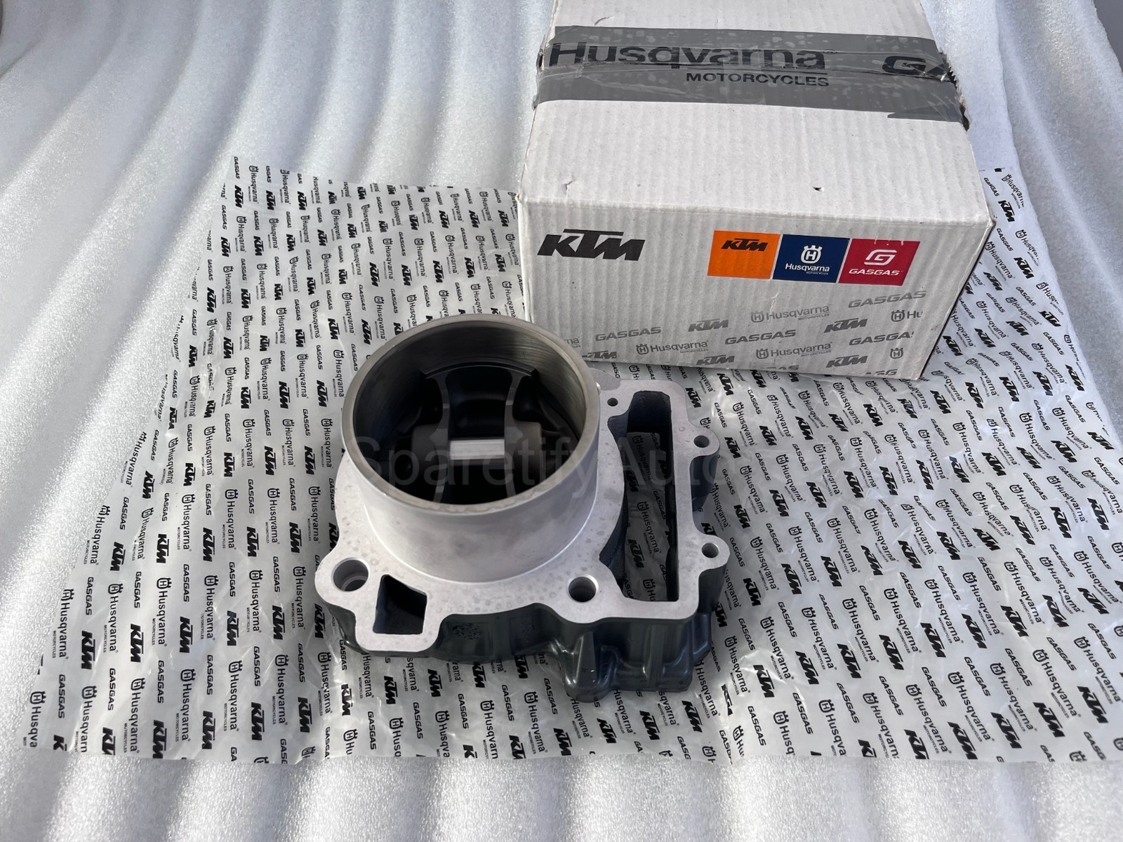 Genuine KTM Duke 390 Cylinder Kit Piston Complete Assembly For 2013 to 2022 Genuine KTM Duke 390 Cylinder Kit Piston Complete Assembly For 2013 to 2022