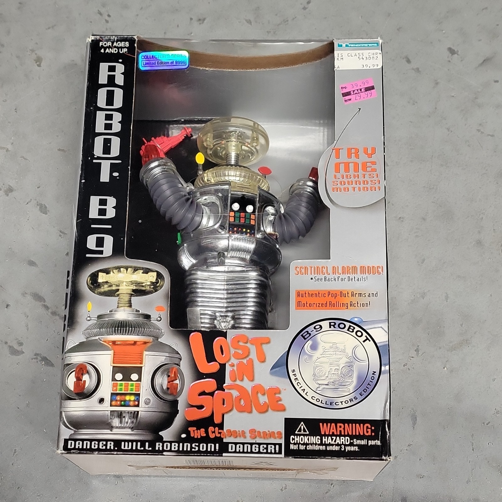 Trendmasters Lost in Space Classic Series Robot B-9 Figure 1997 Vintage