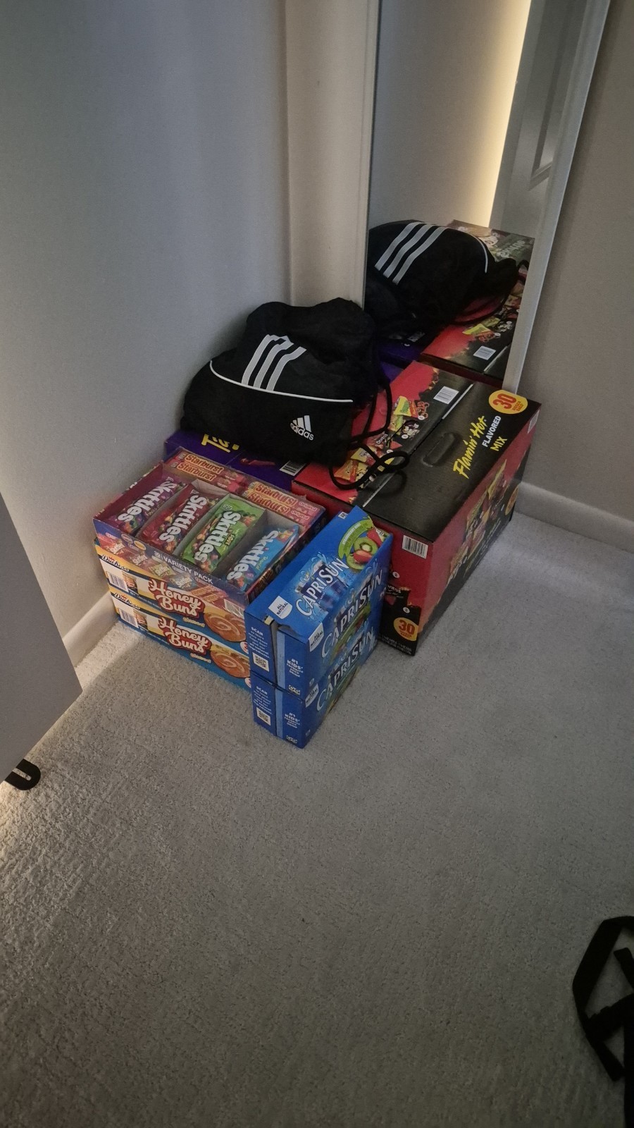 Adidas Slide Sandals Black/White Mixed Wholesale Lot: Bags, Capri Sun, Skittles Adidas Slide Sandals Black/White Mixed Wholesale Lot: Bags, Capri Sun, Skittles