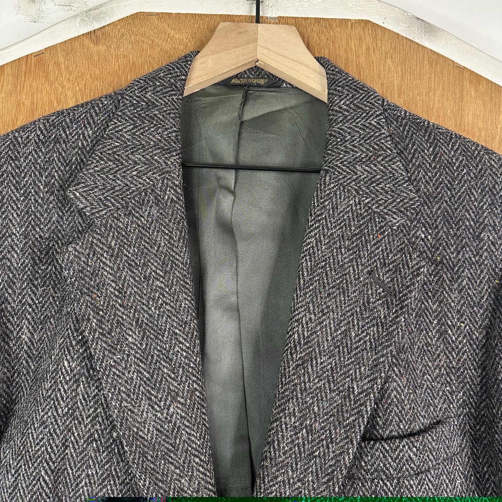 VTG Harris Tweed Jacket Mens 42L Gray Herringbone 2 Button Wool Sport Coat 80s
