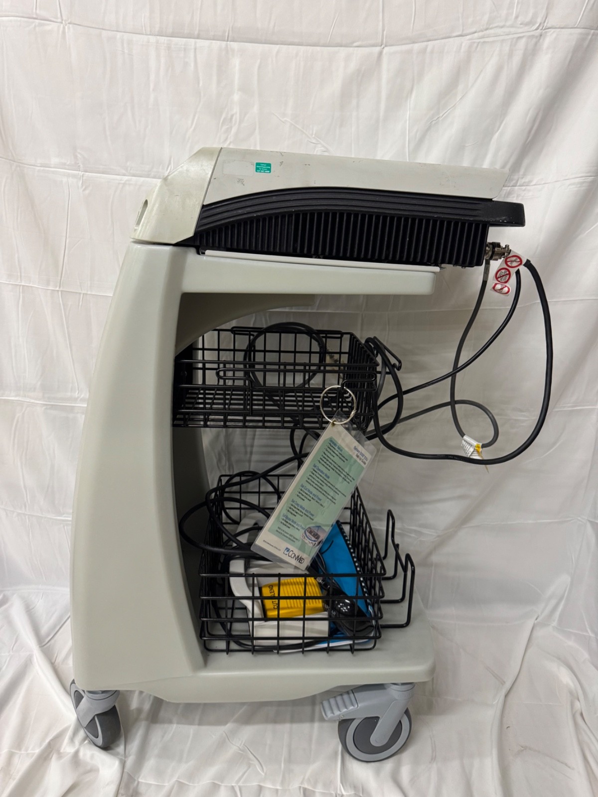 ConMed System 5000 Electrosurgical Generator 60-8005-001 Cart 2 Footswitches