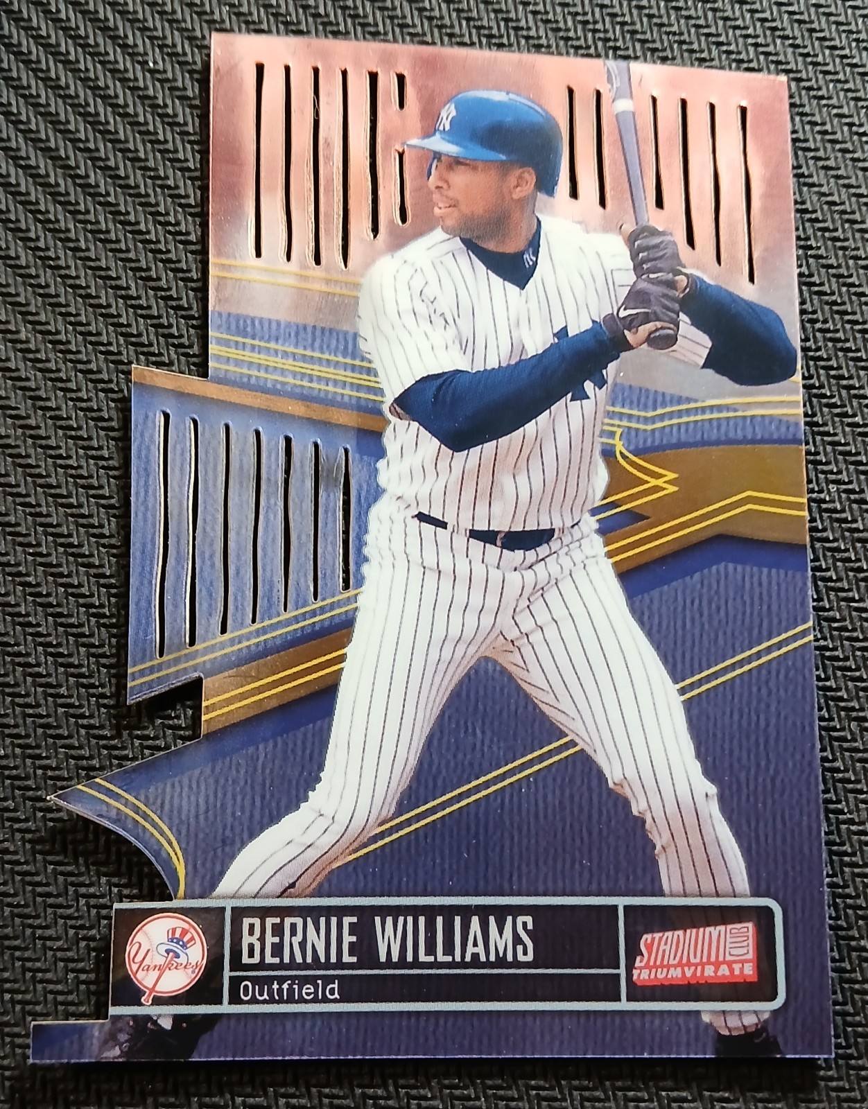 1999 Topps Stadium Club Triumvirate Luminous Die Cut #T4C Bernie Williams Yankee 1999 Topps Stadium Club Triumvirate Luminous Die Cut #T4C Bernie Williams Yankee