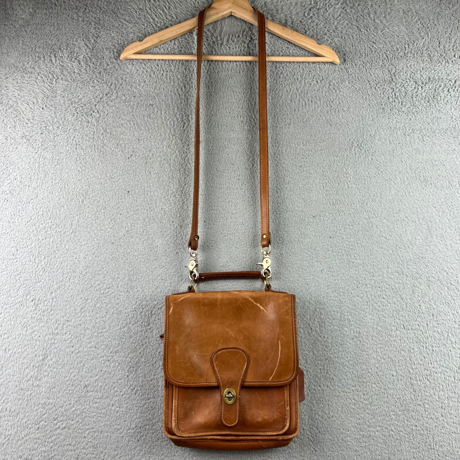 Vintage Coach British Tan Leather Crossbody Bag Turnlock Flap 9927 Willis style Vintage Coach British Tan Leather Crossbody Bag Turnlock Flap 9927 Willis style