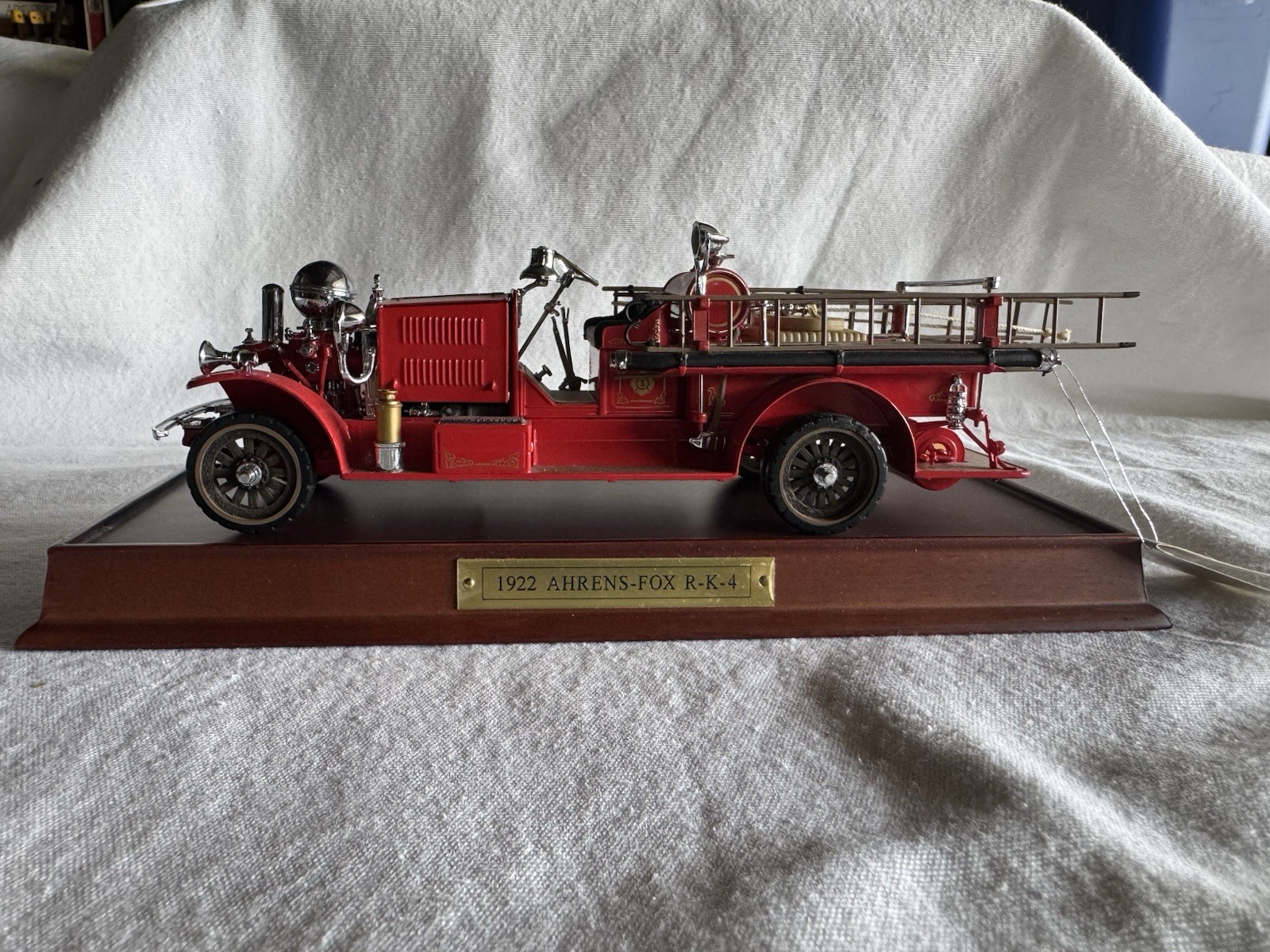 FRANKLIN MINT 1922 AHRENS FOX R-K-4 FIRE ENGINE 1/32 SCALE FRANKLIN MINT 1922 AHRENS FOX R-K-4 FIRE ENGINE 1/32 SCALE
