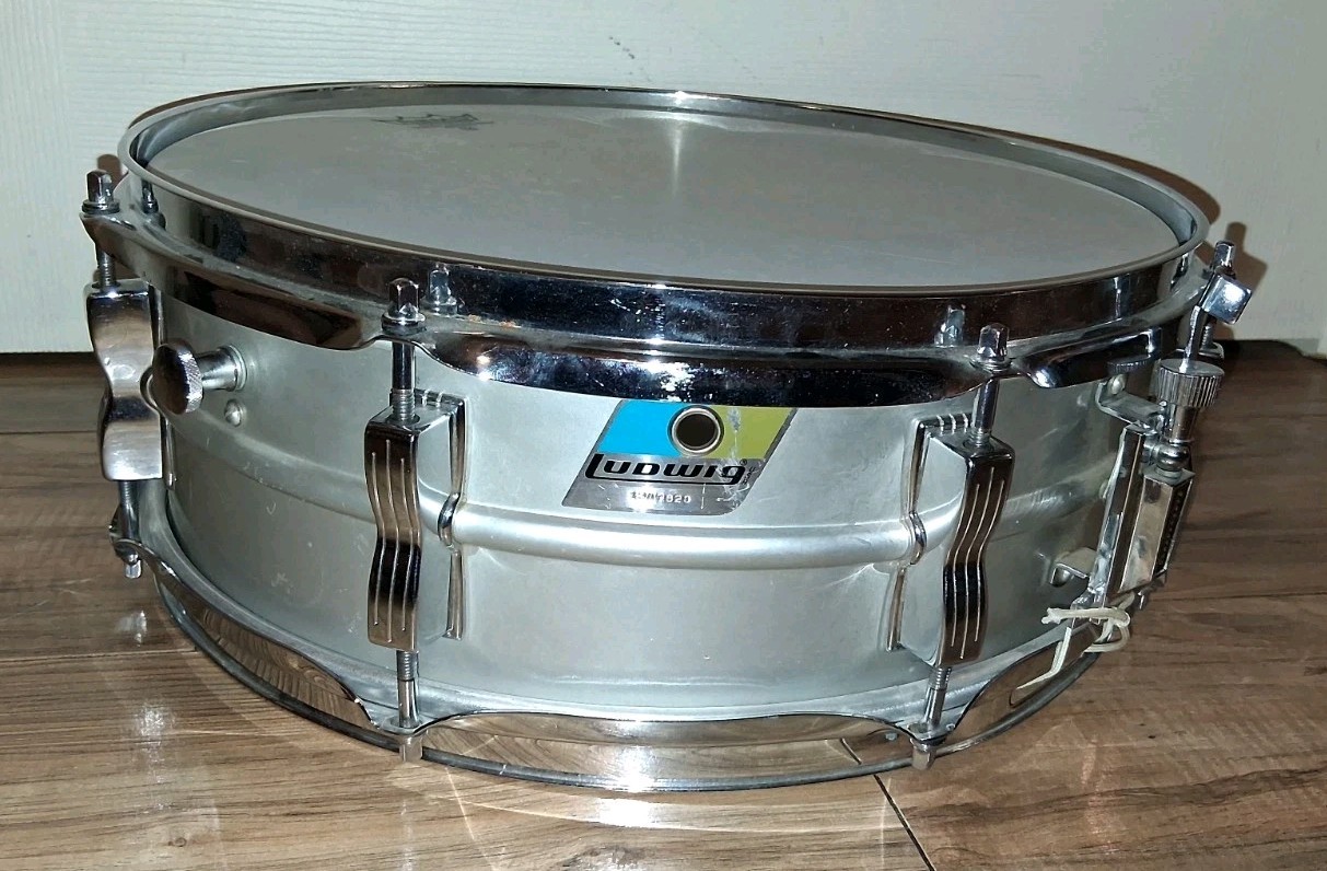 Vintage 1970\'s Ludwig 5X14 Aluminum ACROLITE Snare Drum Blue/Olive Badge