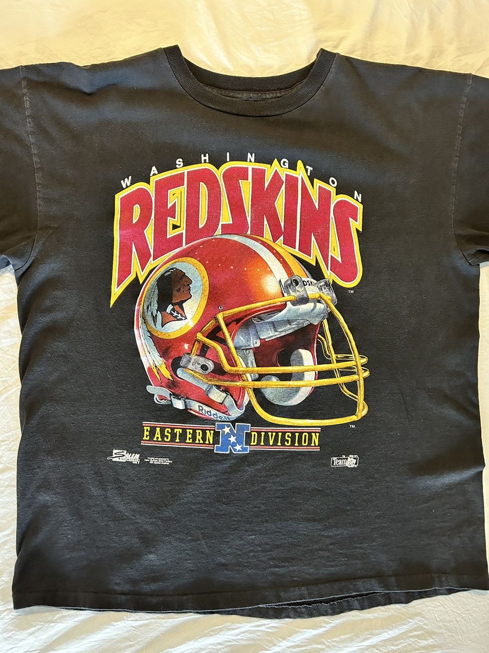 90s Vtg Washington Redskins Helmet Unisex Black T shirt Classic HN3505