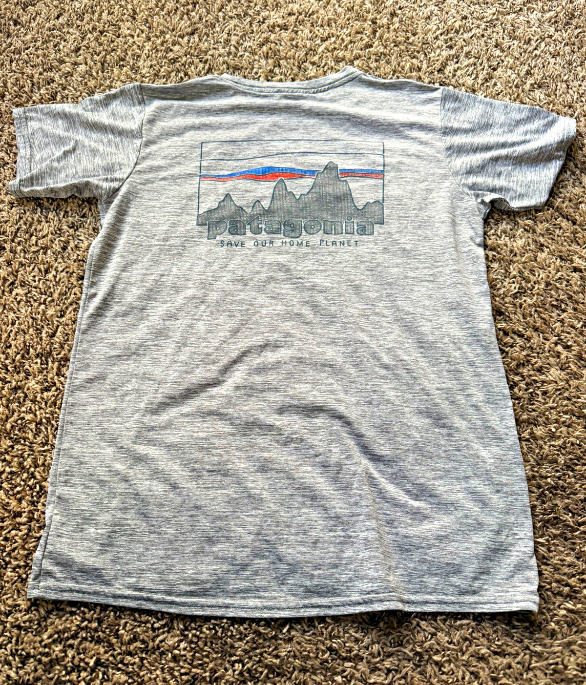 Patagonia Men’s Gray Graphic Logo Crew Neck Short Sleeve T-Shirt Size S Patagonia Men’s Gray Graphic Logo Crew Neck Short Sleeve T-Shirt Size S