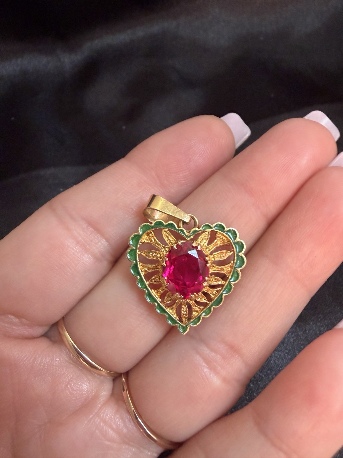 ❤️ Vintage 18k Gold Enamel Red Stone Love Heart Pendant 4.4g ❤️ ❤️ Vintage 18k Gold Enamel Red Stone Love Heart Pendant 4.4g ❤️