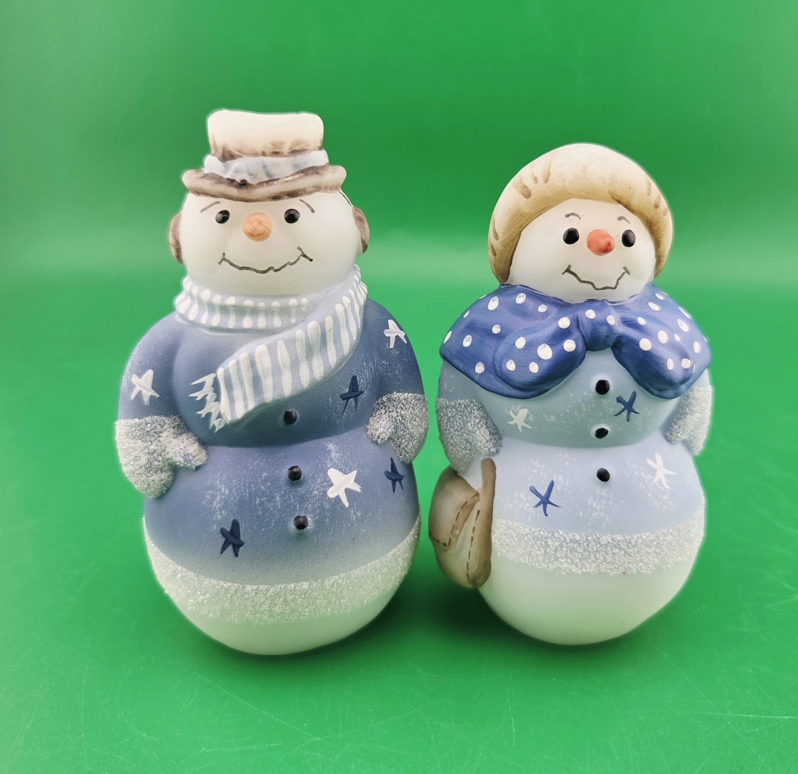 2001 Fenton Art Glass figurines \