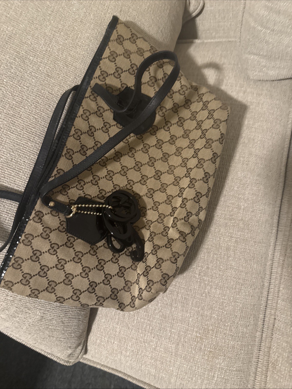 Medium Authentic Gucci Bag. Preowned In Good Condition. Medium Authentic Gucci Bag. Preowned In Good Condition.