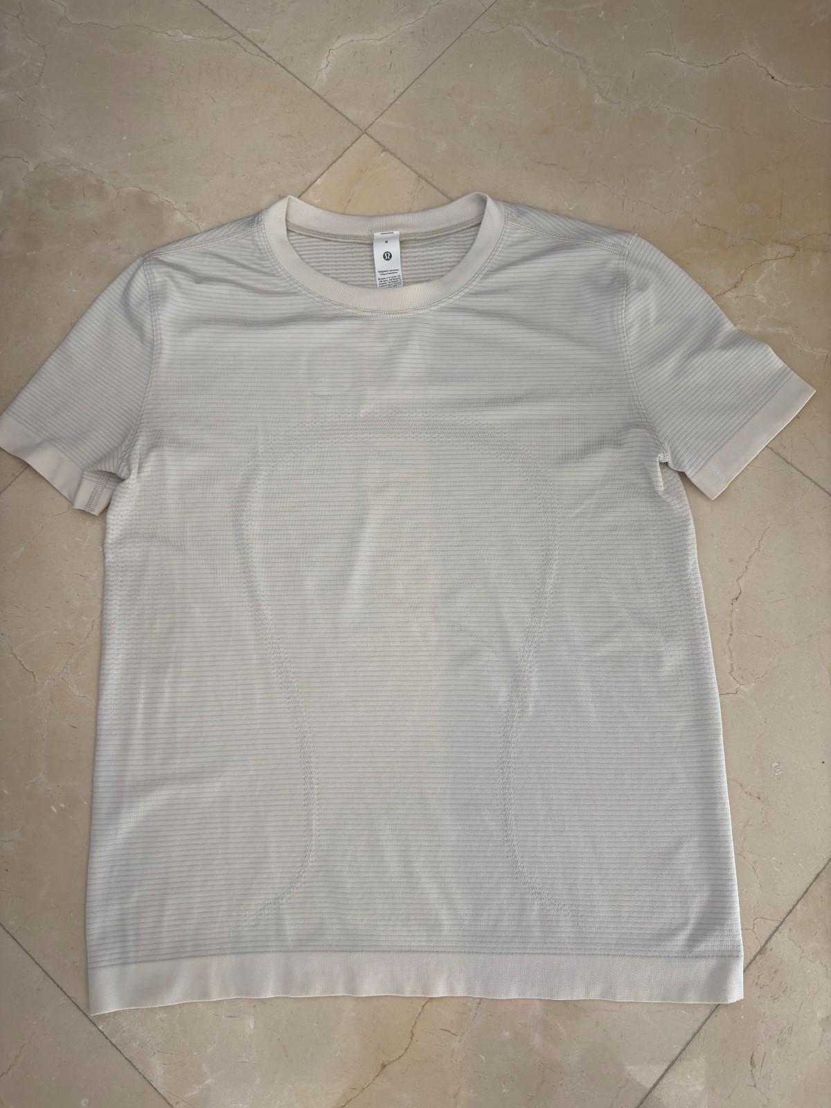 Lululemon Swiftly Relaxed Short-Sleeve Shirt Hip Length Cream Size 0 Lululemon Swiftly Relaxed Short-Sleeve Shirt Hip Length Cream Size 0