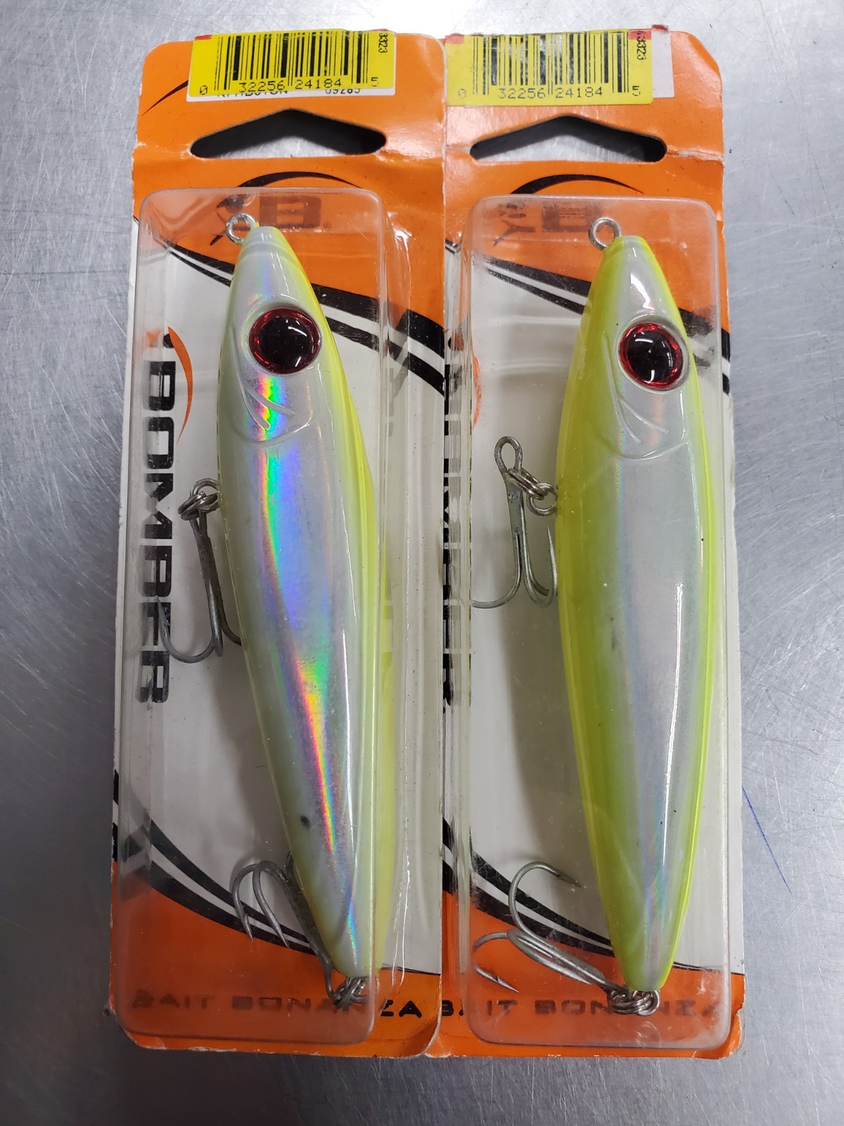 Lot of 2 Bomber Topwater Rattling Walking Spook Baits 4\ Lot of 2 Bomber Topwater Rattling Walking Spook Baits 4\