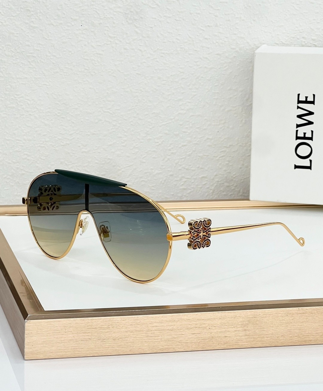 Loewe LW1736LS Sunglasses 135囗58-143 - NEW Loewe LW1736LS Sunglasses 135囗58-143 - NEW