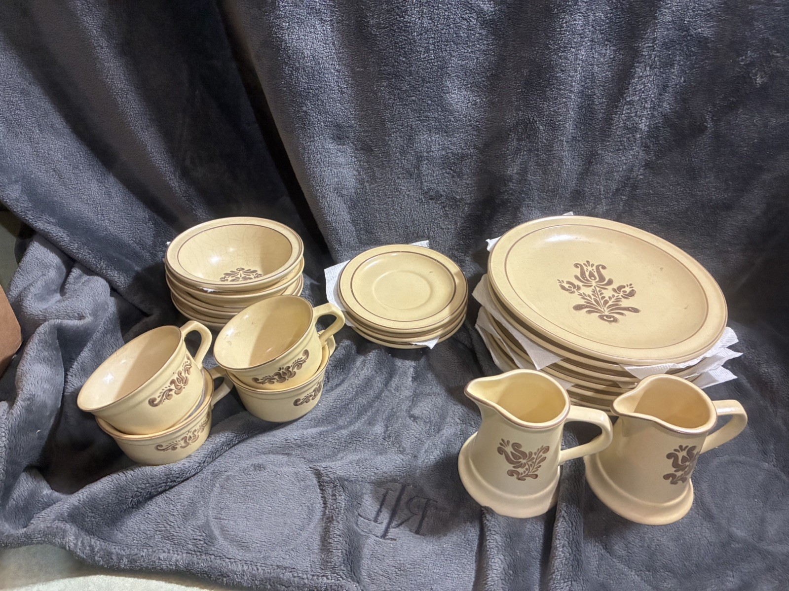 Vintage Pfaltzgraff Village Stoneware Dinnerware Set - 17 Pieces