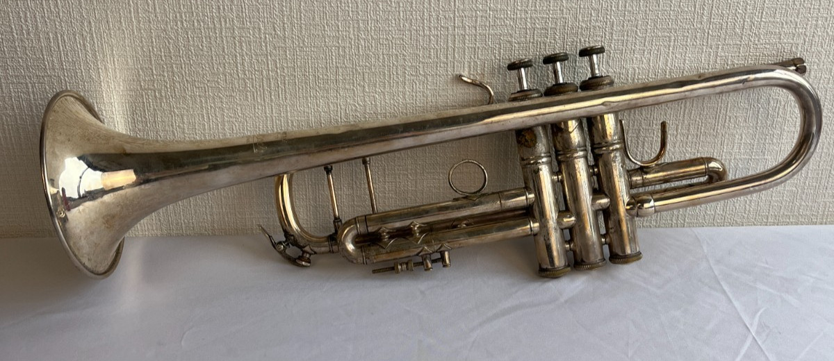 Bach Stradivarius Model 37 ML Bb Trumpet