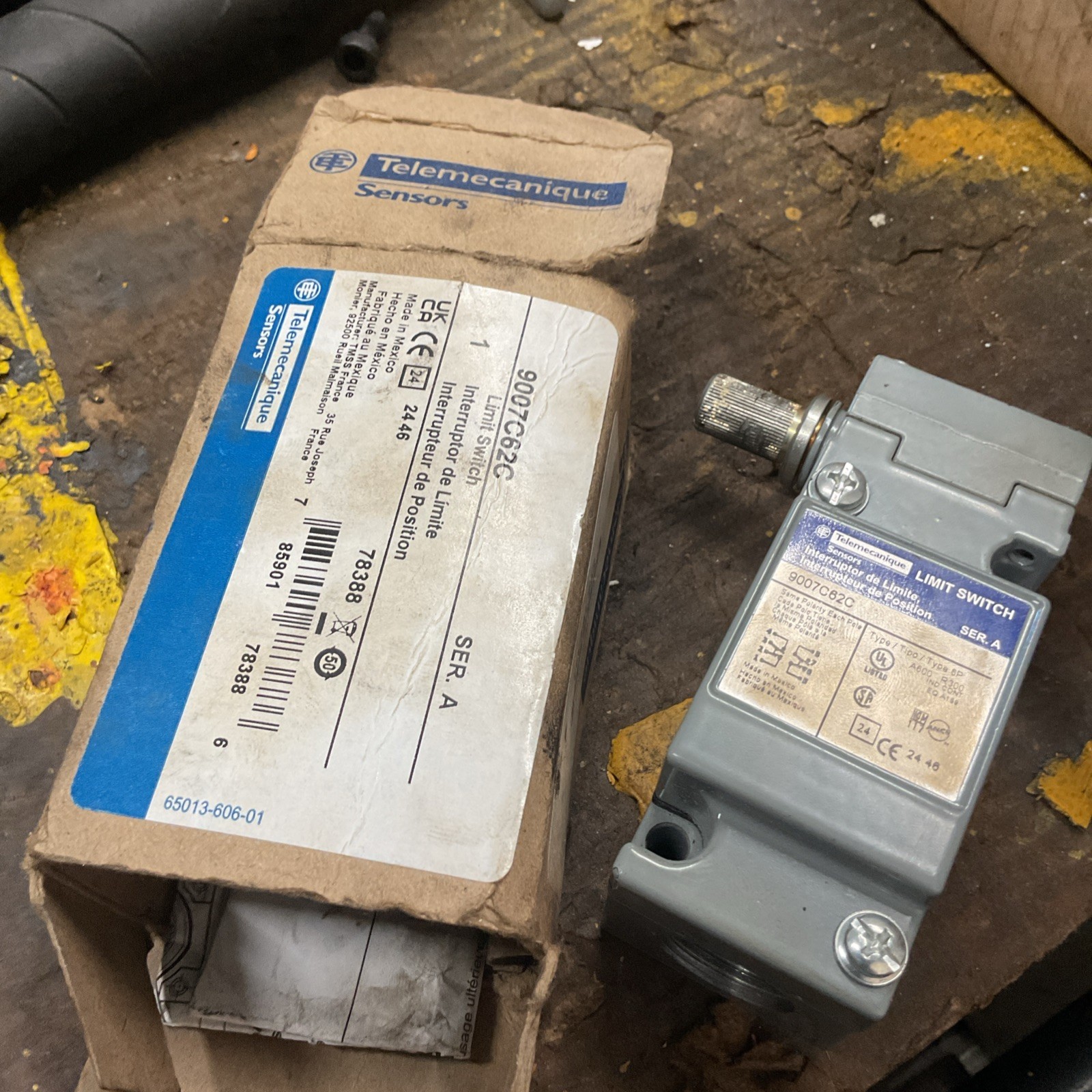 Telemecanique Sensors 9007C62c Heavy Duty Limit Switch, No Lever, Rotary,