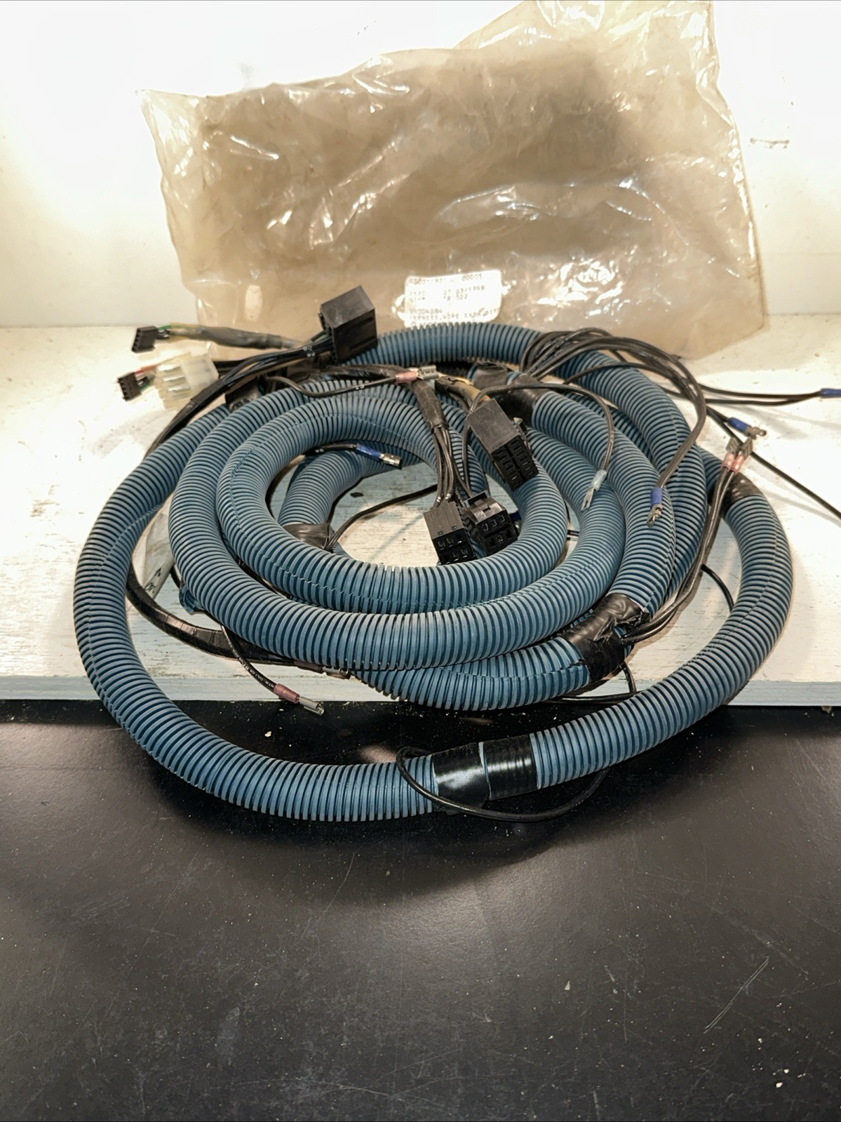 New 1998 international truck Dash wiring harness NTVM 38004084 2V28B1