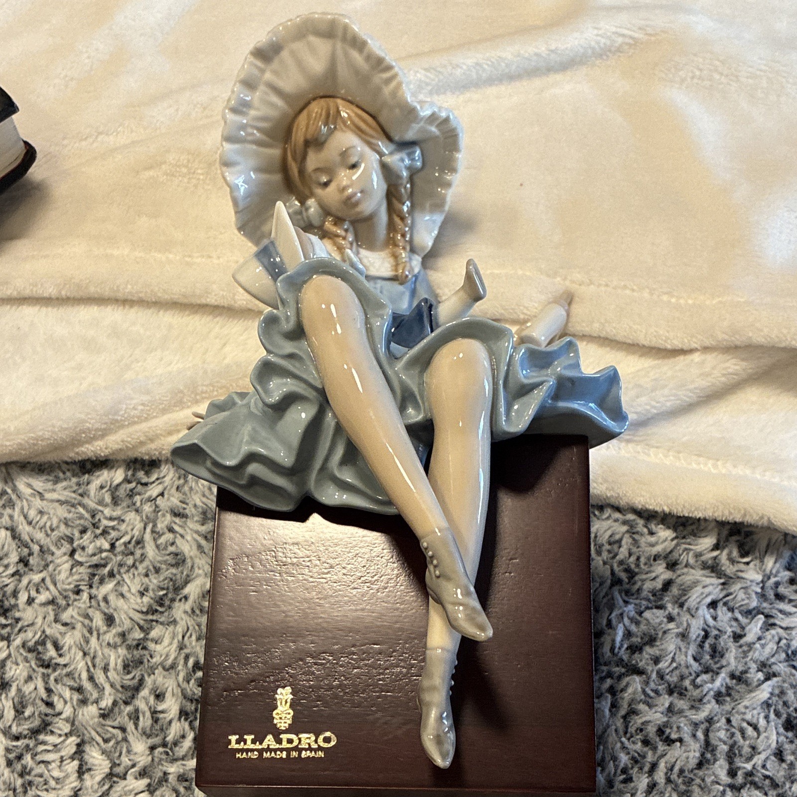 lladró “Cathy and Her Doll” Model #1380 1978-1985