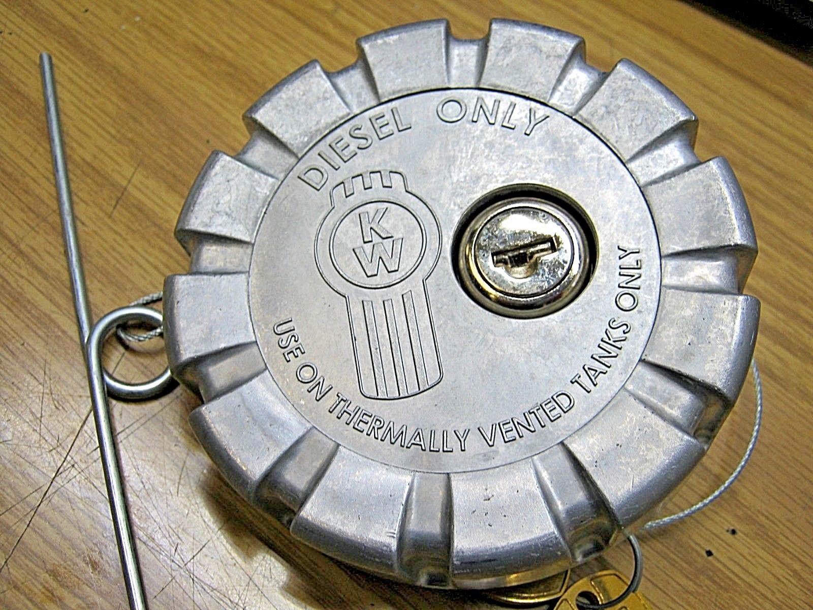 FUEL STOLEN ?  GET A  NEW  KENWORTH LOGO LOCKING FUEL CAP w/ 2 KEYS 