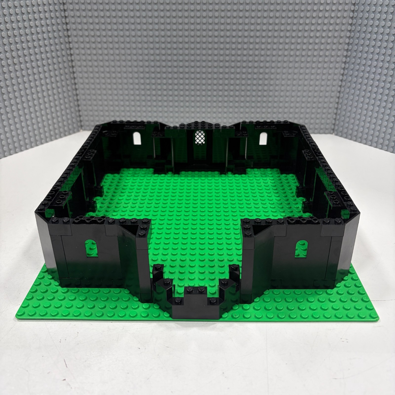 Lego Castle Black : Includes Walls (4444 + 30246 + 2345)  + Turrets + MORE 