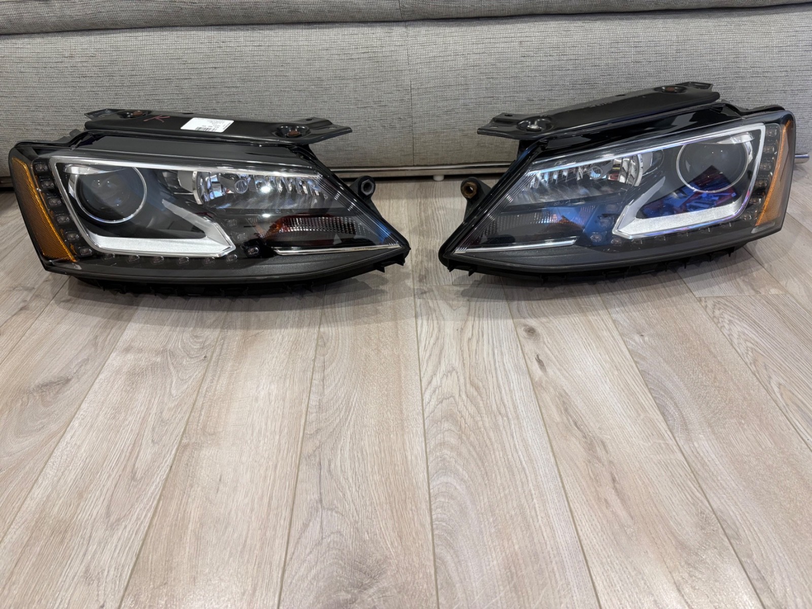 2015 - 2016 Volkswagen Jetta Hybrid Xenon Headlight Left And Right OEM Used