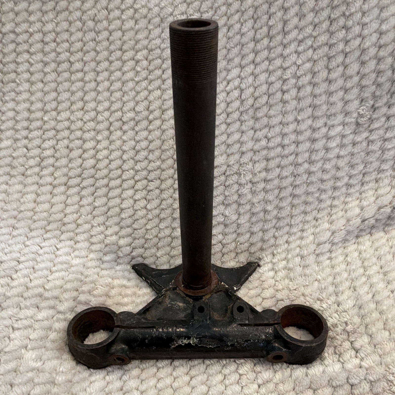 Triumph Pre Unit Lower Fork Yoke Bottom Triple Tree 97-0695 H695 Triumph Pre Unit Lower Fork Yoke Bottom Triple Tree 97-0695 H695