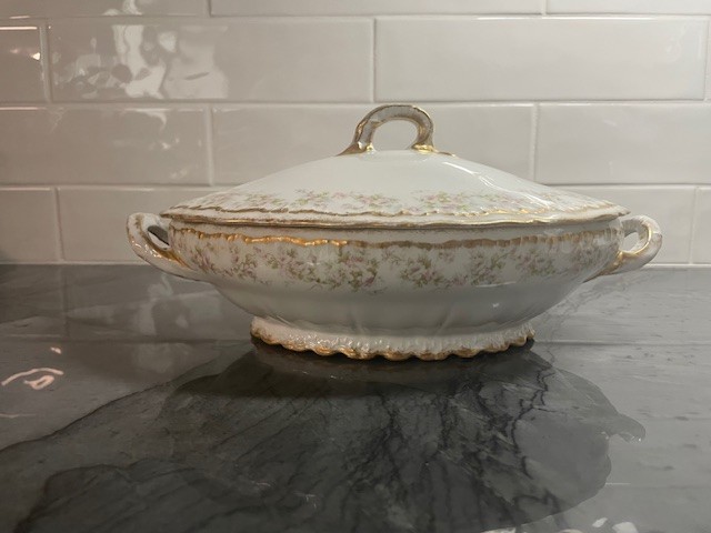 Antique Haviland Limoges France Oval Covered Vegetable Bowl/Tureen Antique Haviland Limoges France Oval Covered Vegetable Bowl/Tureen
