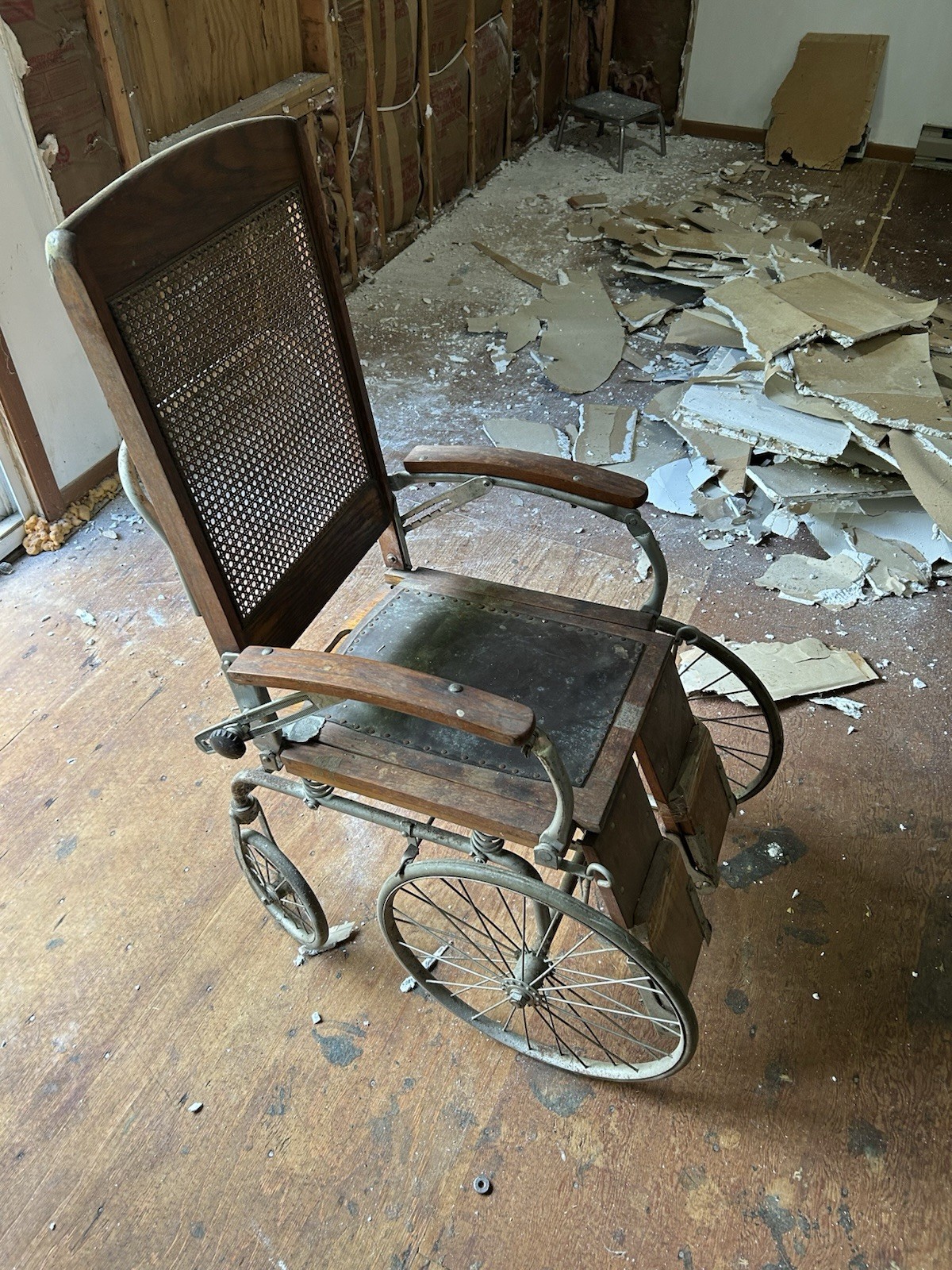 Antique Oak Wheelchair Commode Arrow Erie PA Woven Cane Early 1900s Rare Oddity Antique Oak Wheelchair Commode Arrow Erie PA Woven Cane Early 1900s Rare Oddity