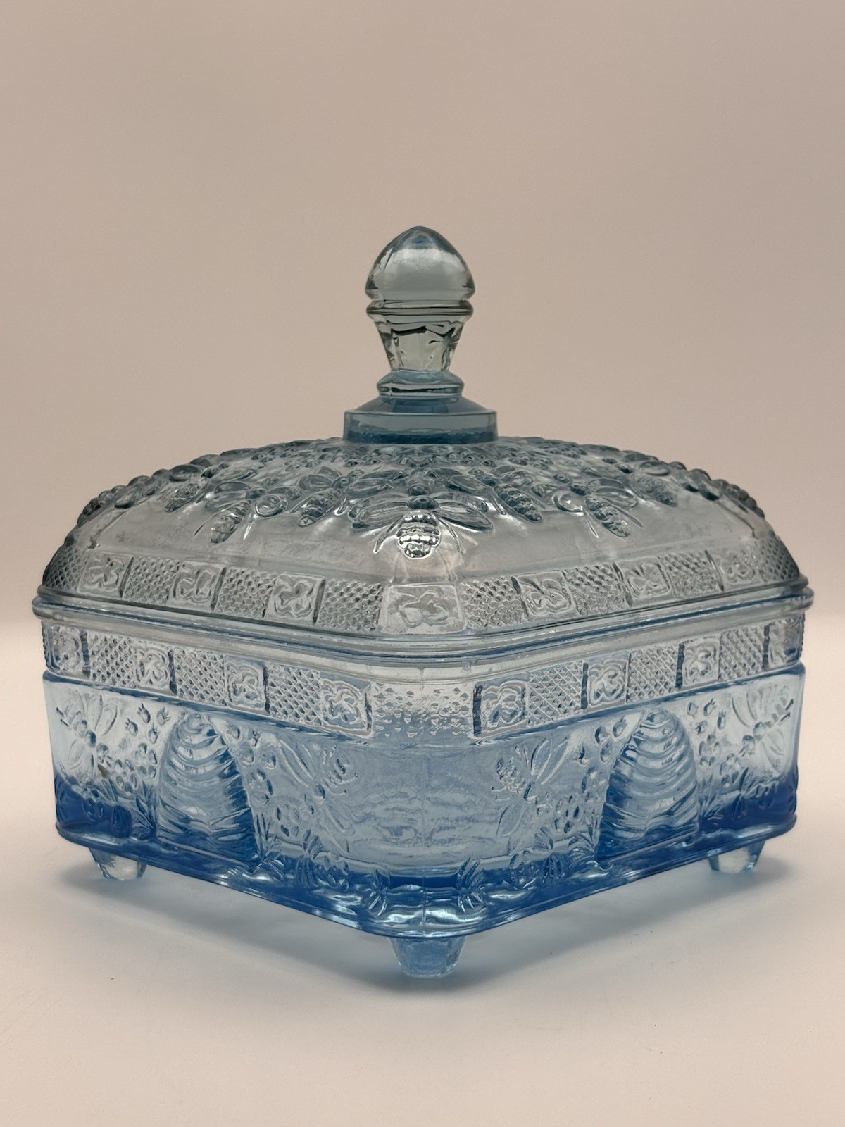 Vintage Tiara Indiana Bee Box/Beehive Honey Pot Ice Blue Candy Dish/Beehive Box Vintage Tiara Indiana Bee Box/Beehive Honey Pot Ice Blue Candy Dish/Beehive Box