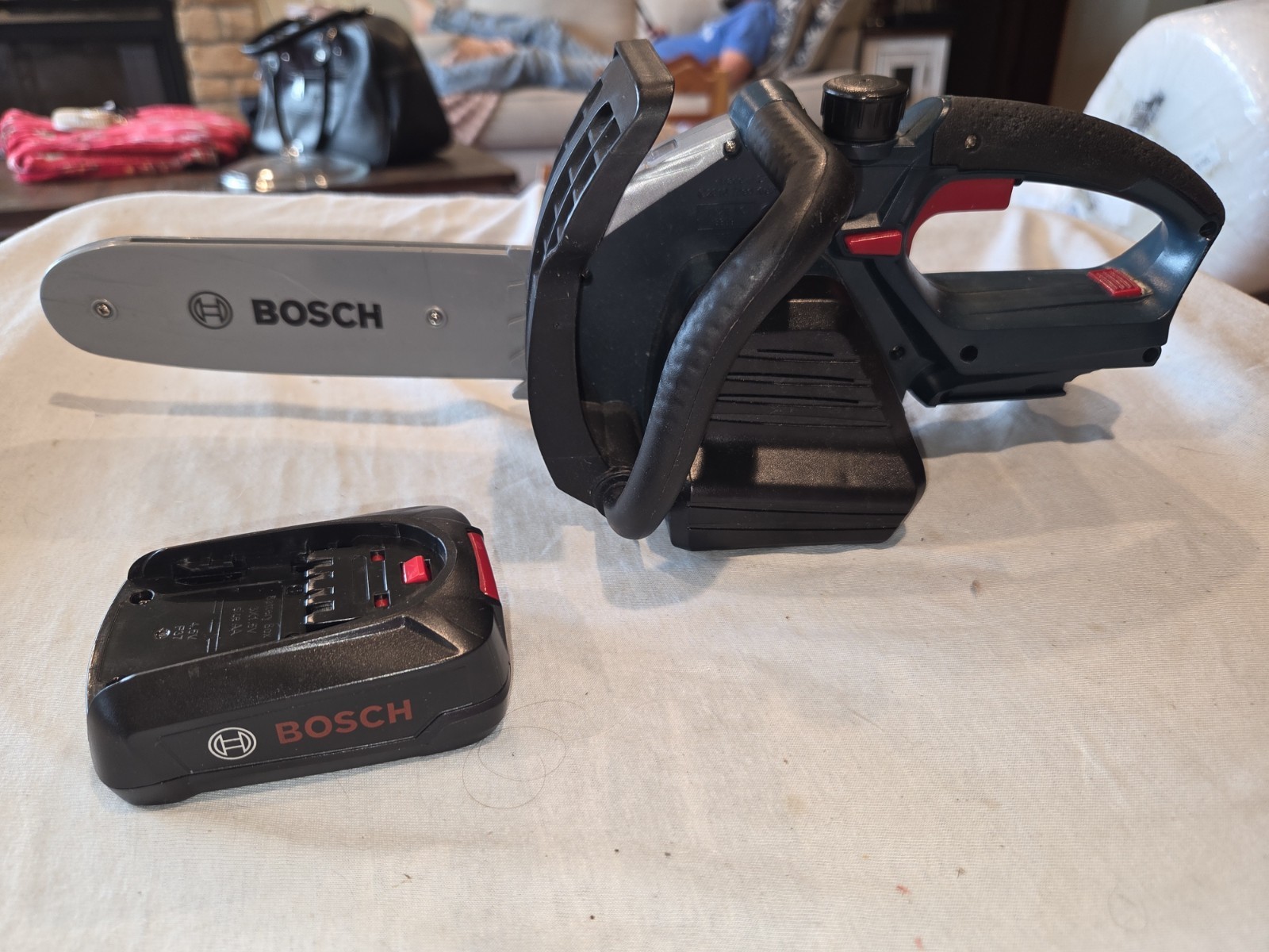 Bosch Theo Klein Toy Chainsaw Kids Battery Powered Pretend Play Tool Works Bosch Theo Klein Toy Chainsaw Kids Battery Powered Pretend Play Tool Works